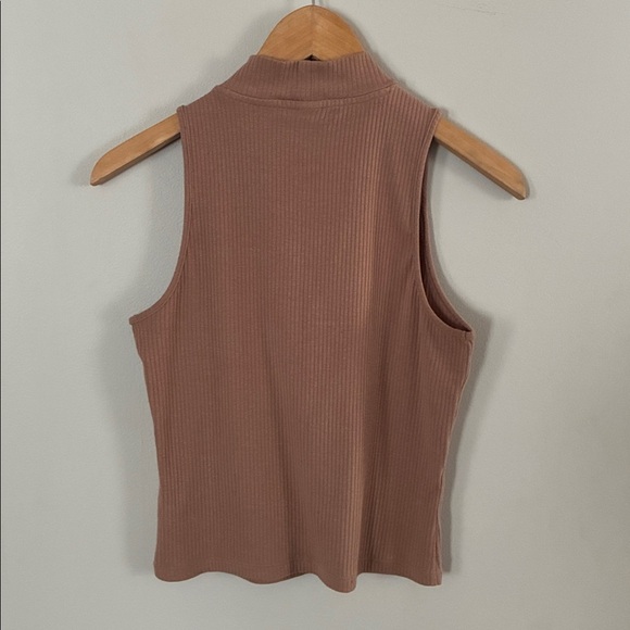 Old Navy Ribbed Mock Neck Tank Top - Tan Sz XSmall - Picture 4 of 5